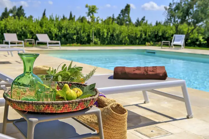 Frutta fresca a bordo piscina